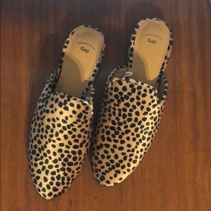 Gap Size 8 Flat Mules